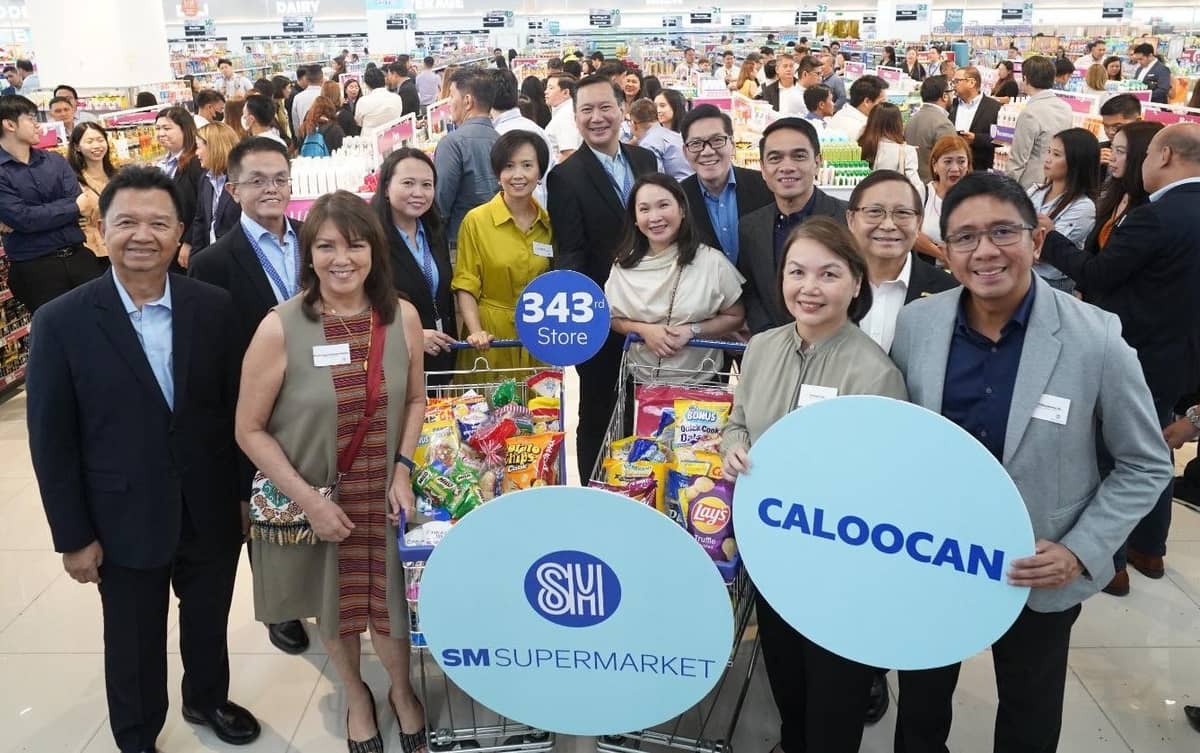 Blue Mountain Worldwide President Antonio Villasenor, RFM Chief Executive Officer (CEO) Marie Concepcion-Young, SM Hypermarket President Arnold Daluz, Savemore President Bang Manalad, Colgate Palmolive Philippines General Manager Angel Qi, SM Supermarket President Jojo Tagbo, Nutri Asia CEO Angie Flaminiano, Unilever Philippines President Fredy Ong, Abbott Laboratories General Manager Angelico Escobar, Gardenia Philippines President Simplicio Umali, Benby CEO Evelyn Yap, and Universal Robina Corporation Managing Director Oscar Villamora Jr. attend the soft opening of SM Supermarket.